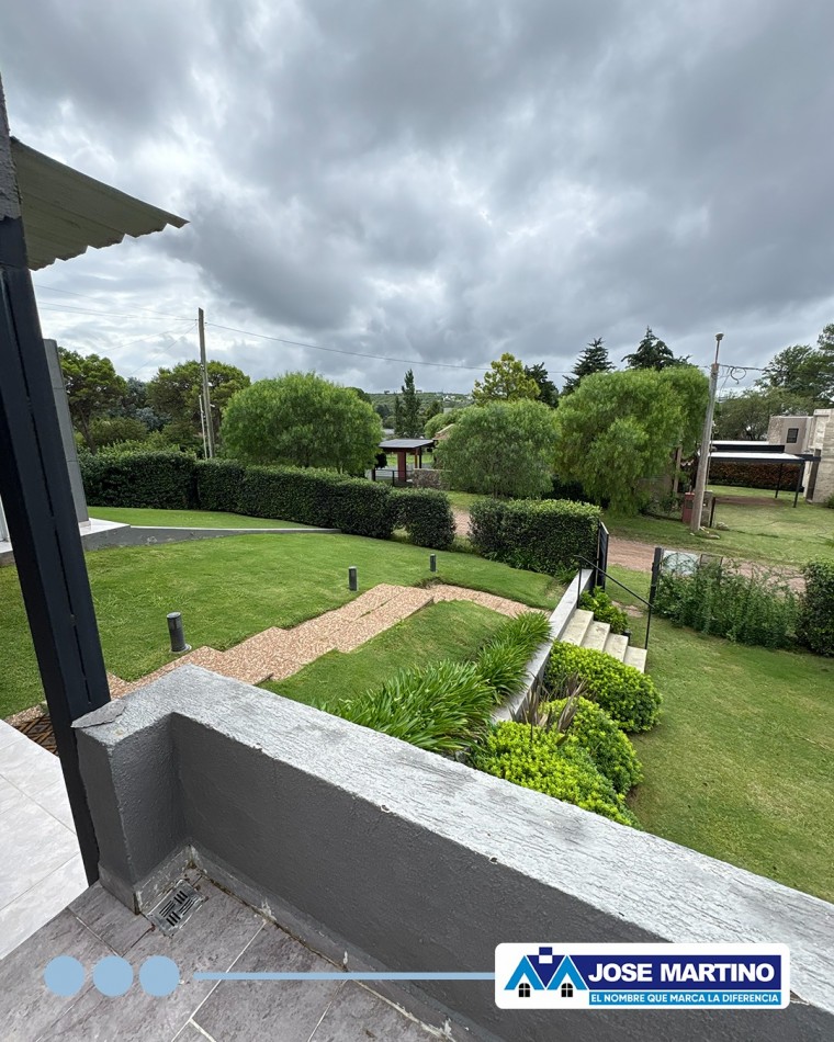 CASA EN VENTA A METROS DEL LAGO