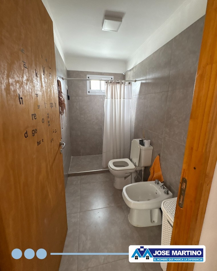 CASA EN VENTA A METROS DEL LAGO
