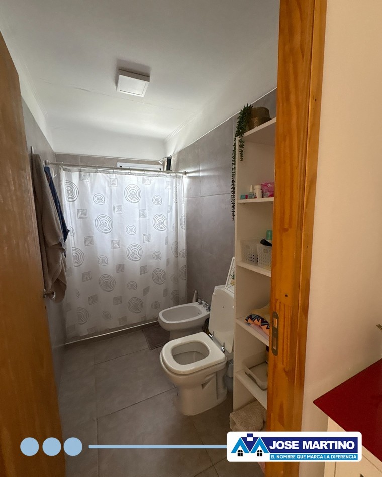CASA EN VENTA A METROS DEL LAGO