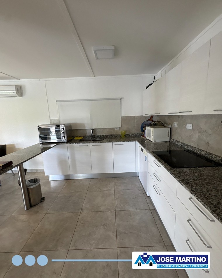 CASA EN VENTA A METROS DEL LAGO