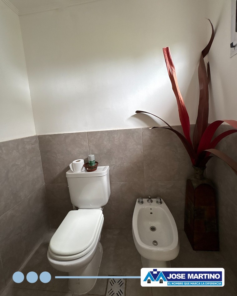 CASA EN VENTA A METROS DEL LAGO