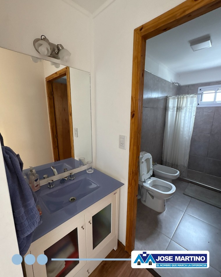 CASA EN VENTA A METROS DEL LAGO