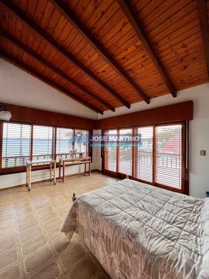 CASA EN EMBALSINA CON BAJADA DIRECTA AL LAGO