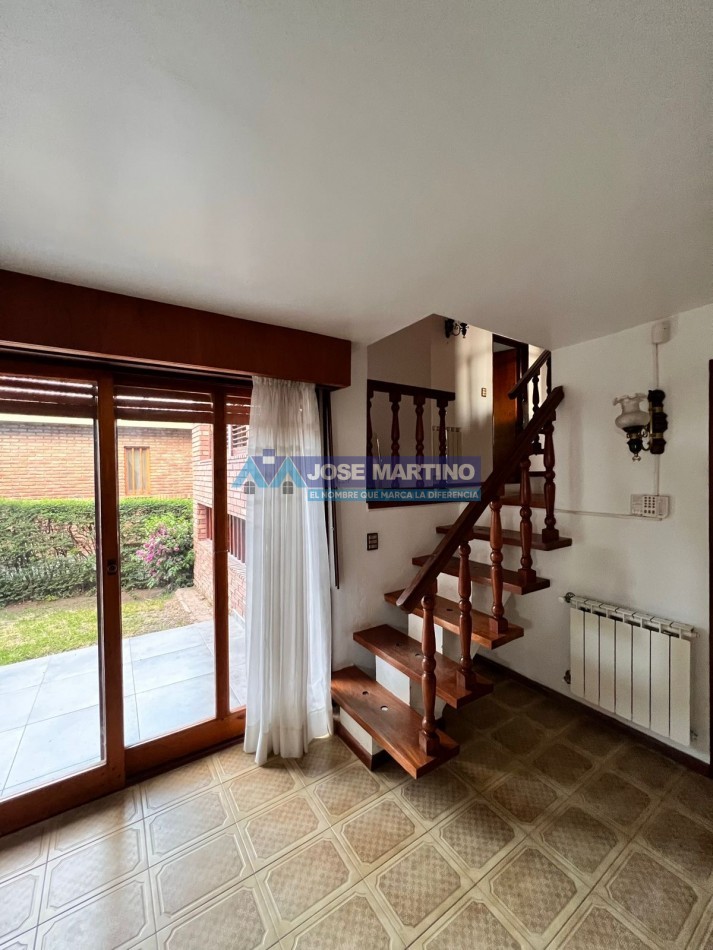 CASA EN EMBALSINA CON BAJADA DIRECTA AL LAGO