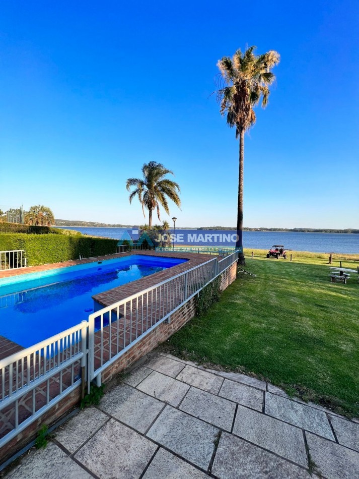 CASA EN EMBALSINA CON BAJADA DIRECTA AL LAGO