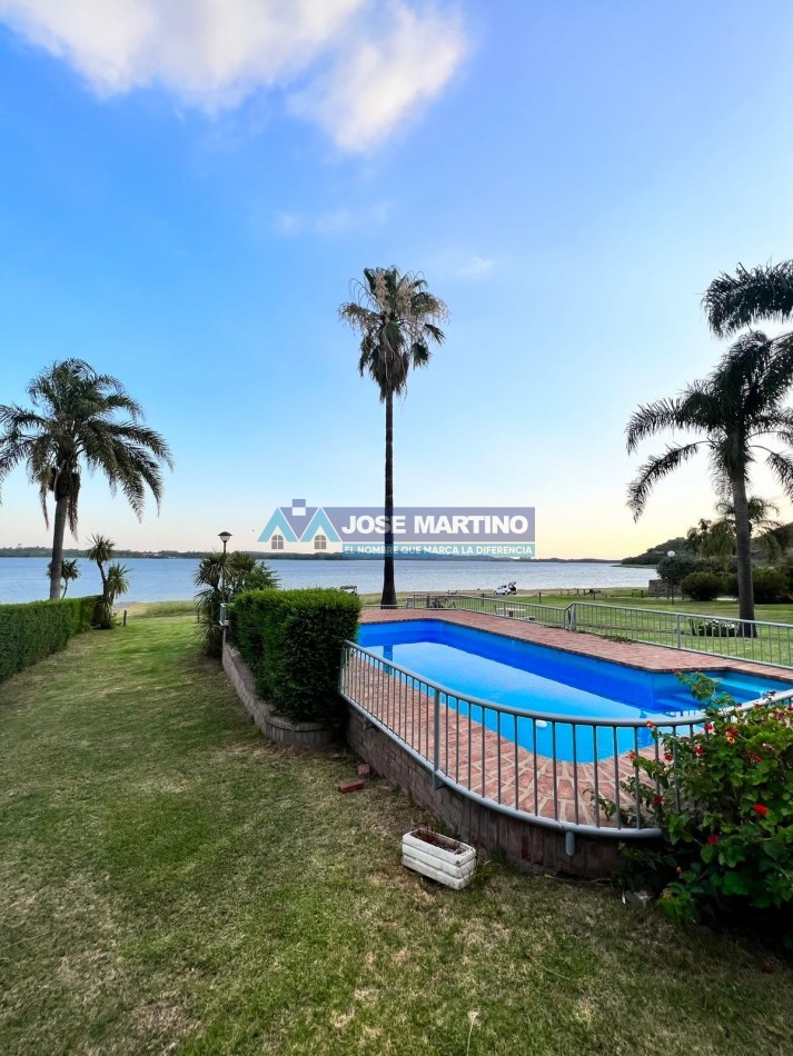 CASA EN EMBALSINA CON BAJADA DIRECTA AL LAGO