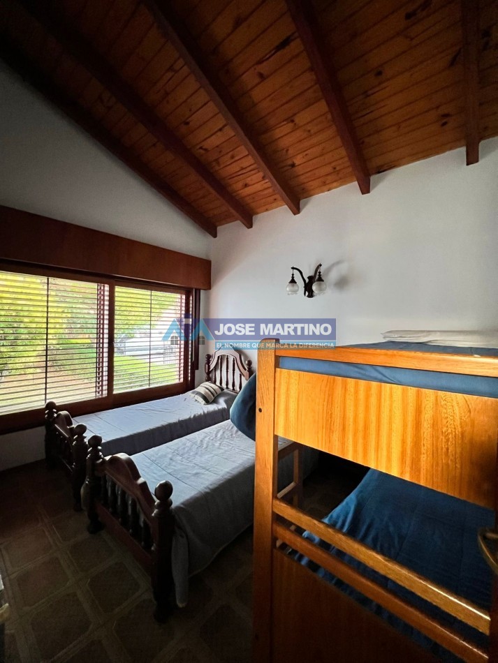 CASA EN EMBALSINA CON BAJADA DIRECTA AL LAGO