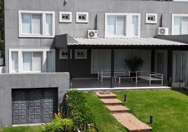 CASA EN VENTA A METROS DEL LAGO